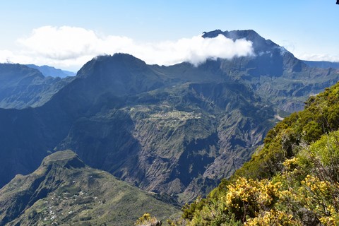 Vue de la Nouvelle depuis le grand Bénare Maïdo La Réunion