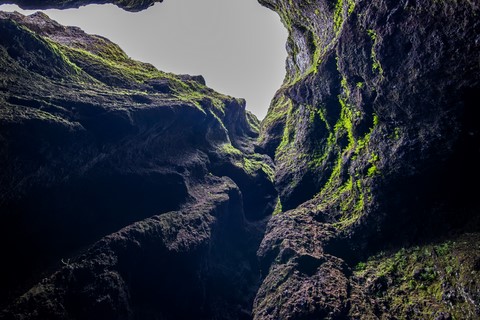 Vers le haut de la Faille de Raudfeldsgja Péninsule de Snaefellness Islande Iceland
