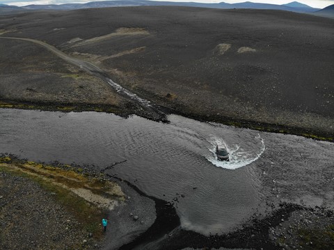 Passage d'un gué Askja Víti Islande Iceland
