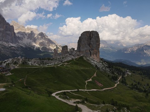 Vue drone Cinque Torri Dolomites