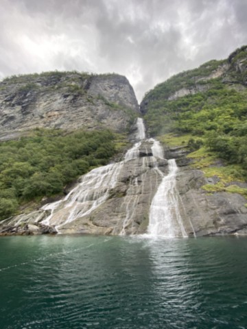 Cascade Brudesløret Croisière Geirangerfjord Norvège