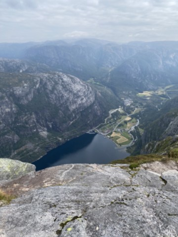 Kjeragbolten Vue sur Lysebotn Norvège