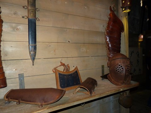 Armes de gladiateurs Les arènes de Nîmes
