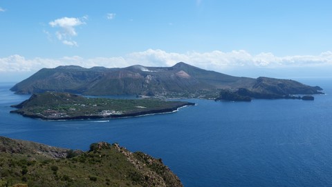 Vue de Vulcano depuis Lipari Iles éoliennes Sicile